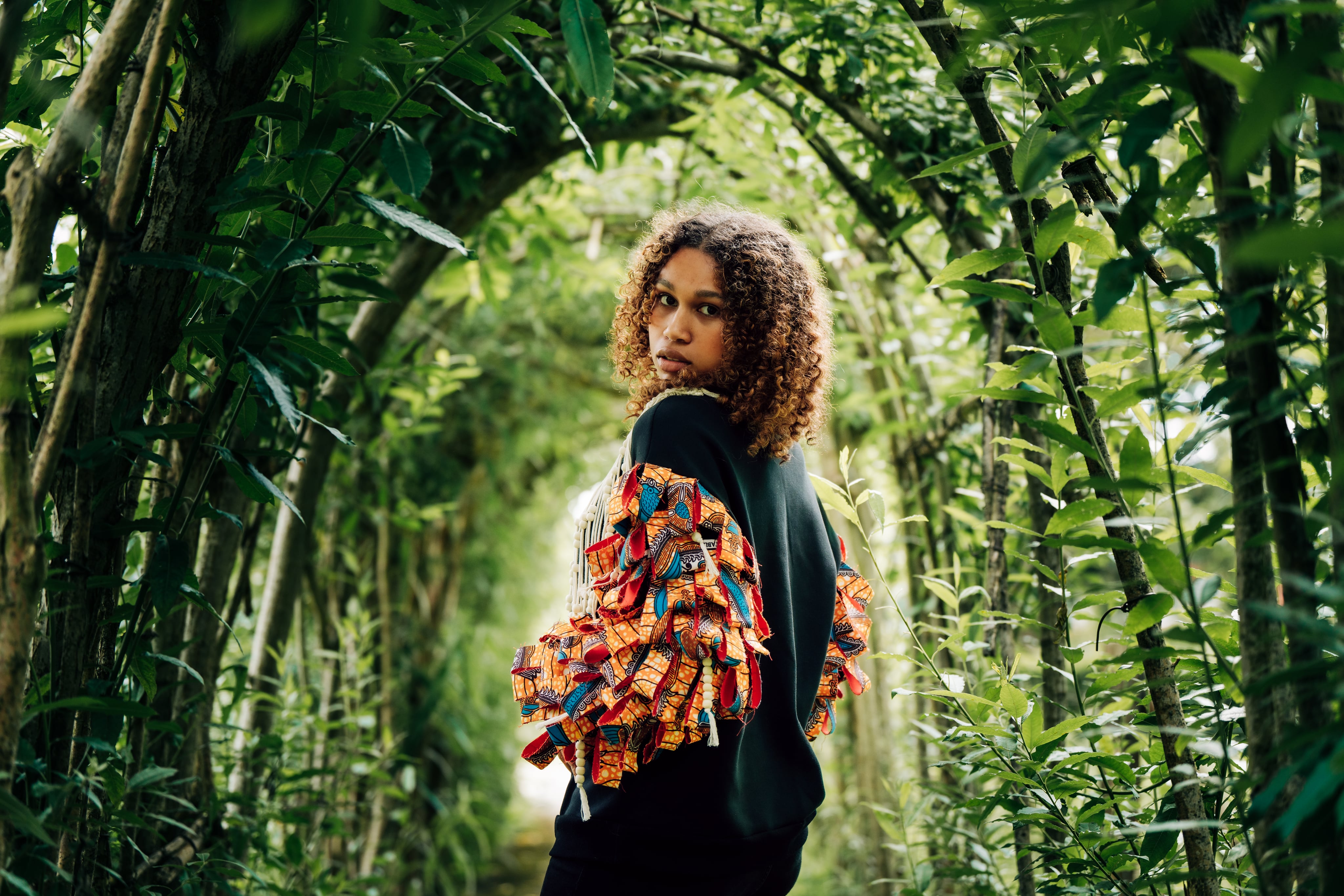 Portrait de mode en extérieur, série Constant Color. - Sébastien Gras