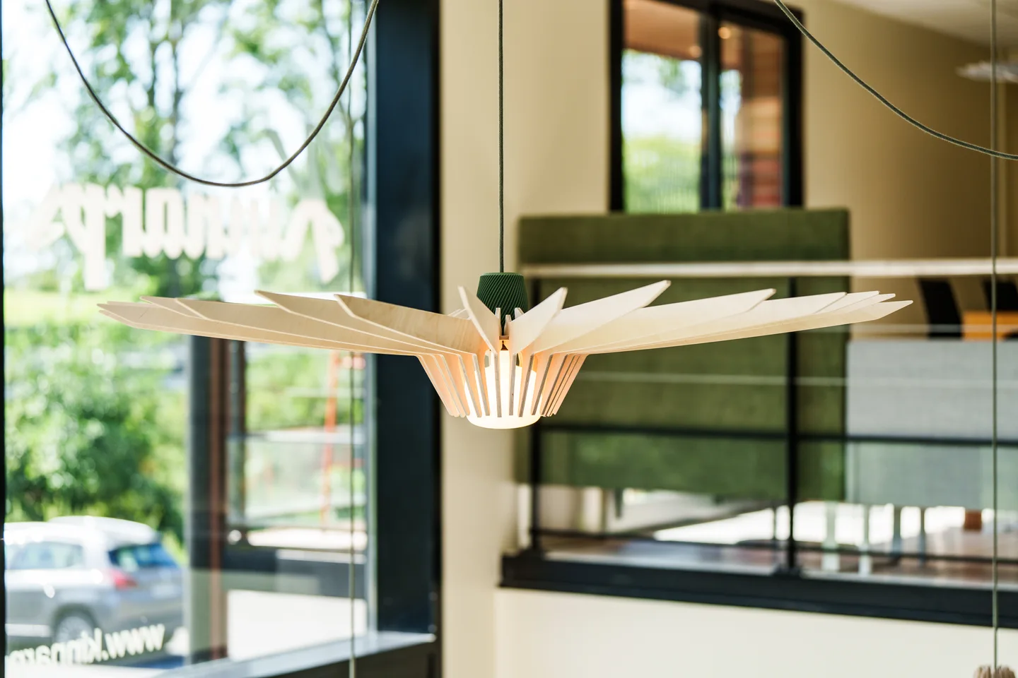 Détail d’un luminaire et de sa matière.