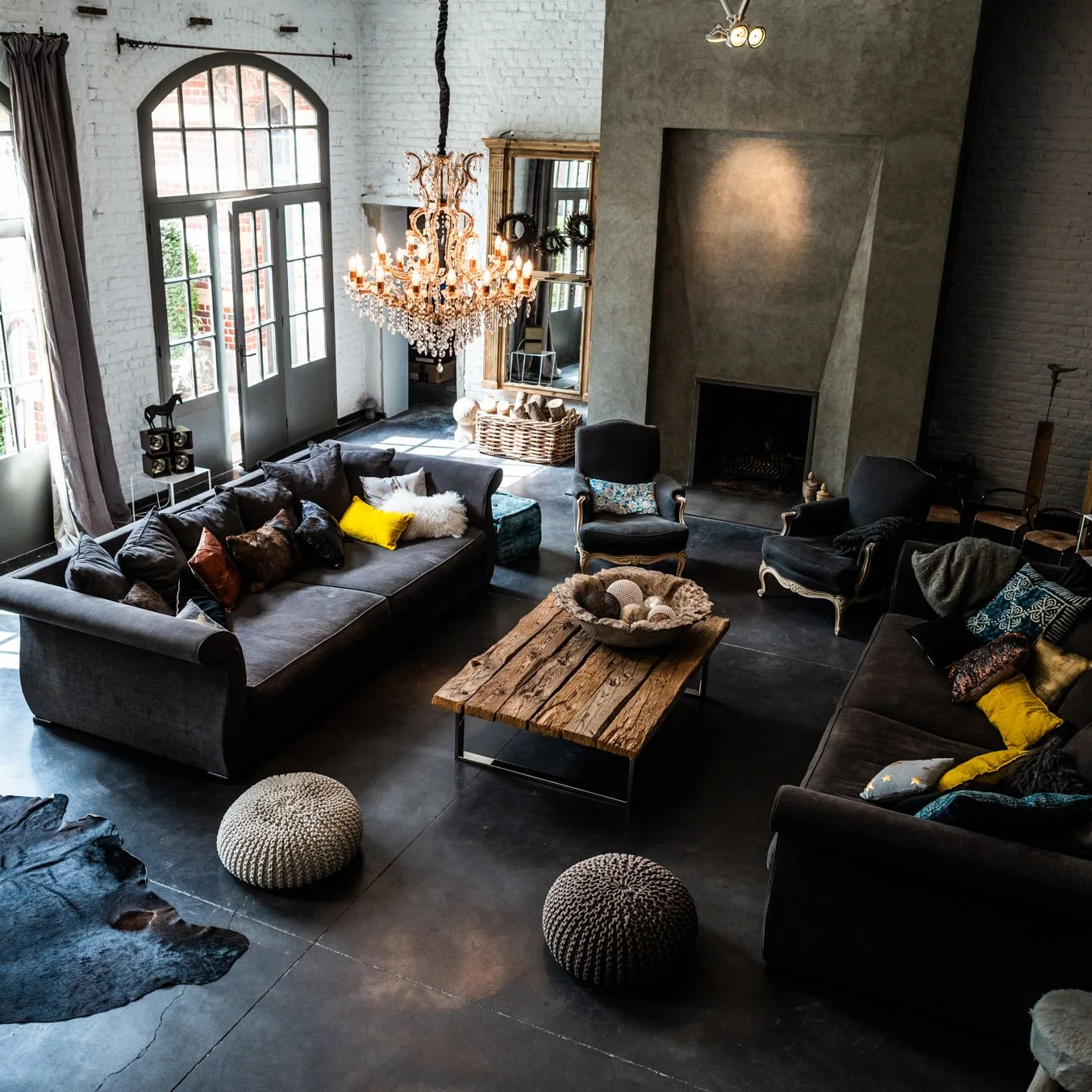 Un salon lumineux et sa décoration intérieure.
